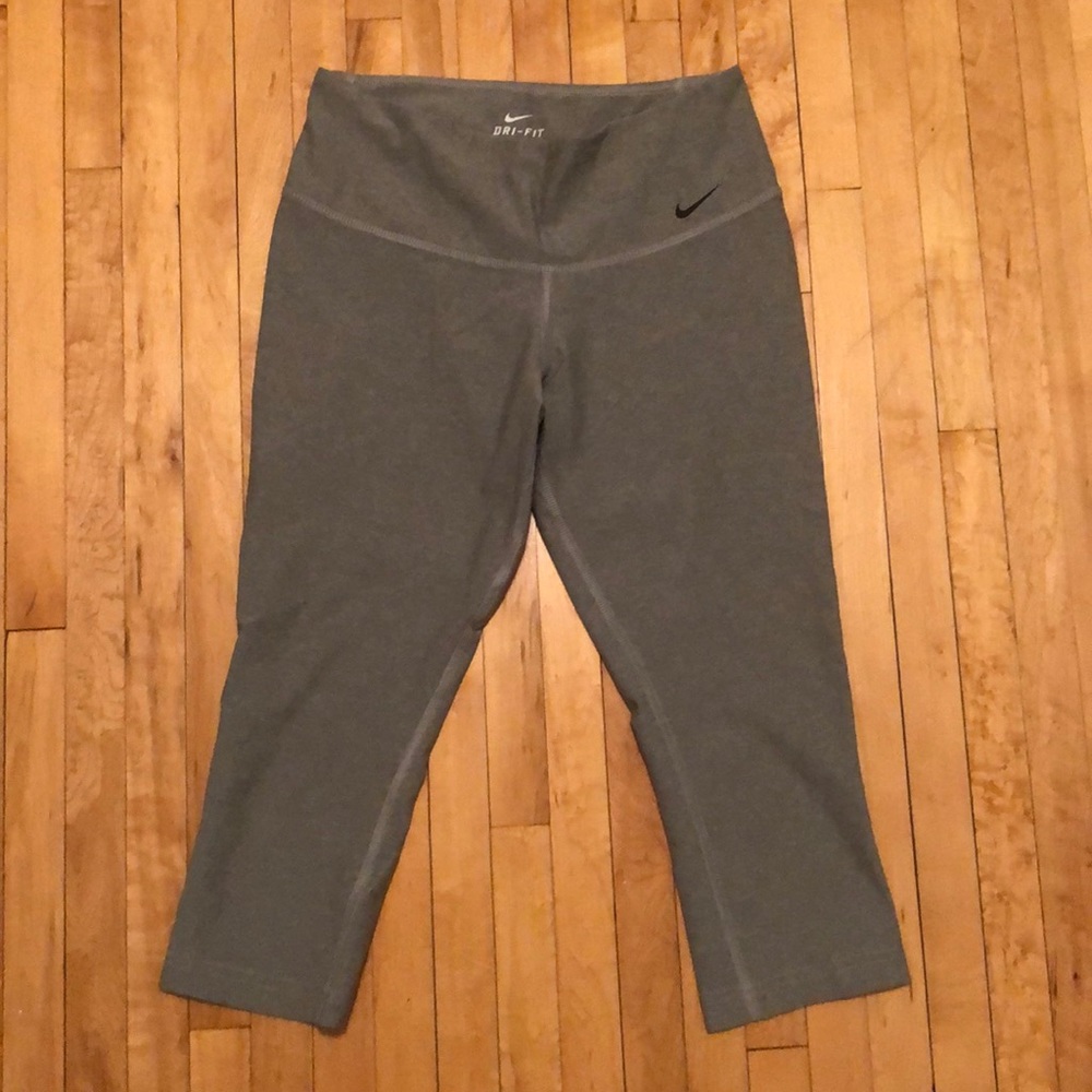 Gray Dri-fit Nike cropped leggings